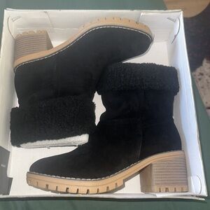 Size 7 cotton black Sherpa lined boots from Corky